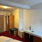 Hotel Schwartzer Loewe 2*
