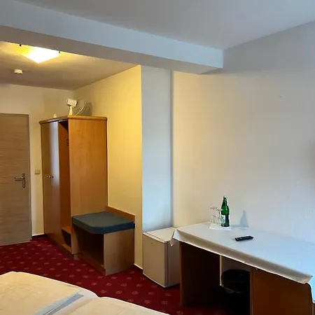 فندق Schwartzer Loewe 2*